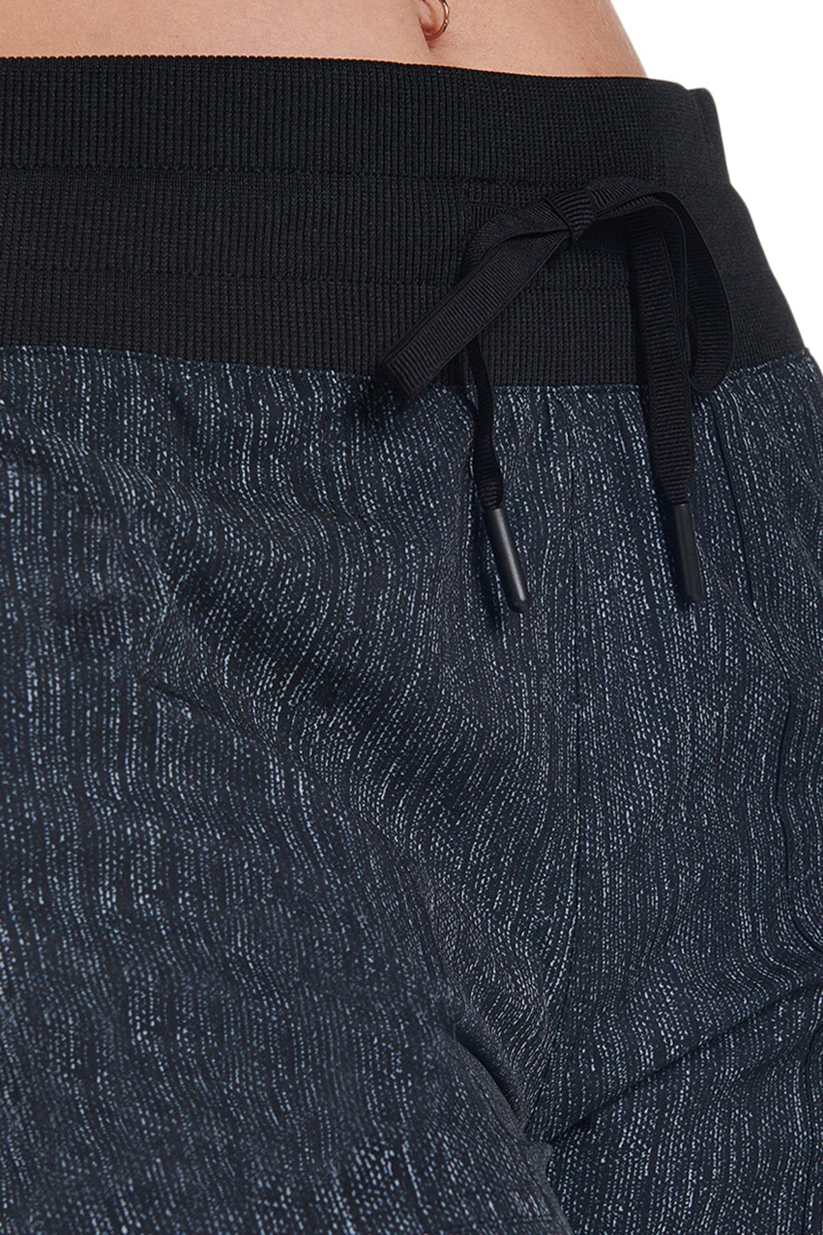 Excursion Woven Crop