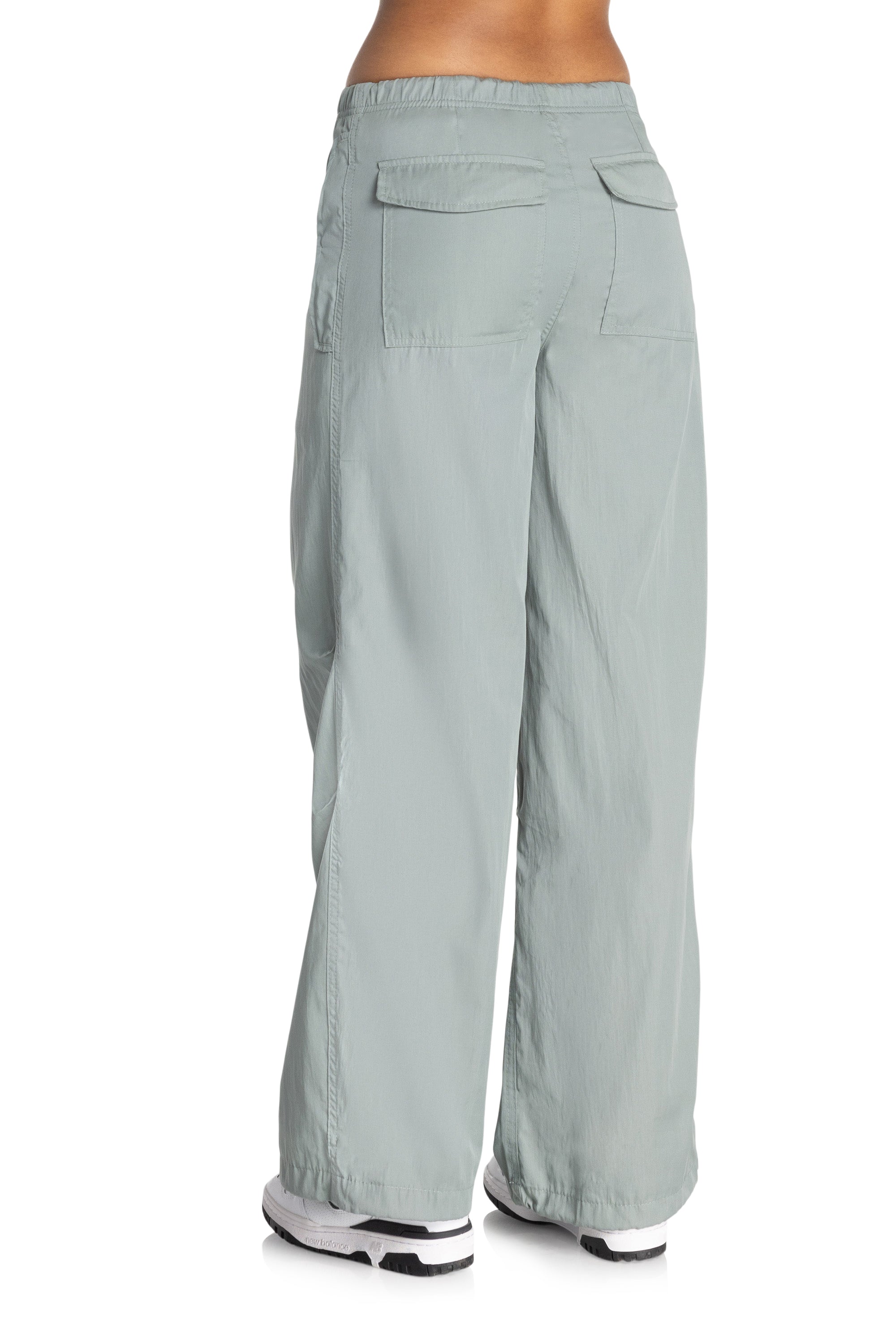 Dynamic parachute trousers